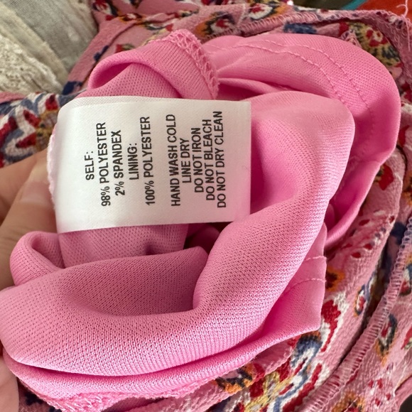 Lulu’s parrot cay pink floral halter romper NWOT - Picture 8 of 8